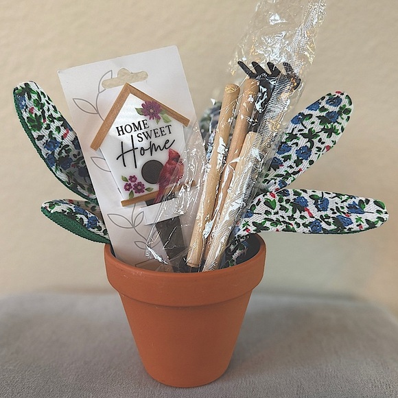 Gardening Bundle (4 Items) - Picture 2 of 16